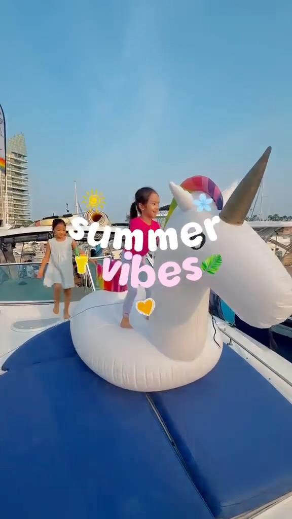 Thank god for friends like @sailingcatsclub ! Come onboard to help entertain the kids and still help to take video/edit and send to me;)

This is how our playdate looks. Dm us for our next playdate;)

All play dates are child-led to ensure the kids feel comfortable and safe. Age appropriate lifevest will be provided.